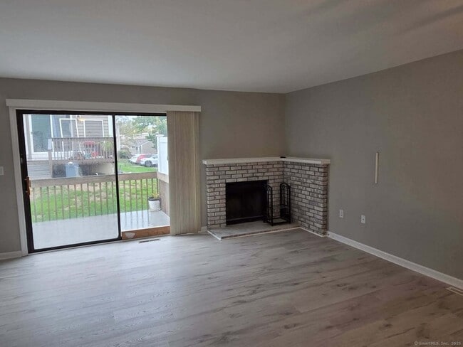 335 Monticello Dr in Branford, CT - Building Photo - Building Photo