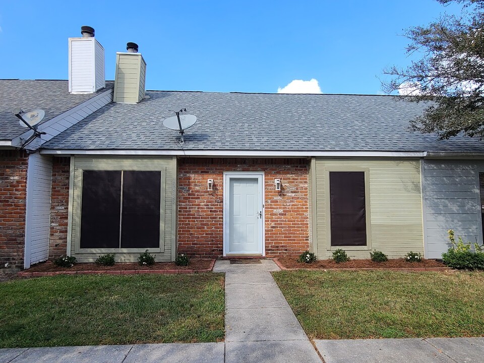 12435 Coursey Blvd in Baton Rouge, LA - Foto de edificio