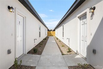 21 Hilltop Ave in Edinburg, TX - Building Photo - Building Photo