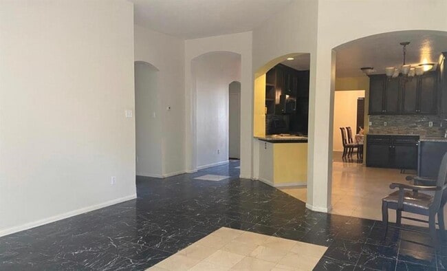 10443 N Shadowdale Dr in Houston, TX - Building Photo - Building Photo