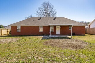 7006 Red Bud Dr in Fort Smith, AR - Building Photo - Building Photo