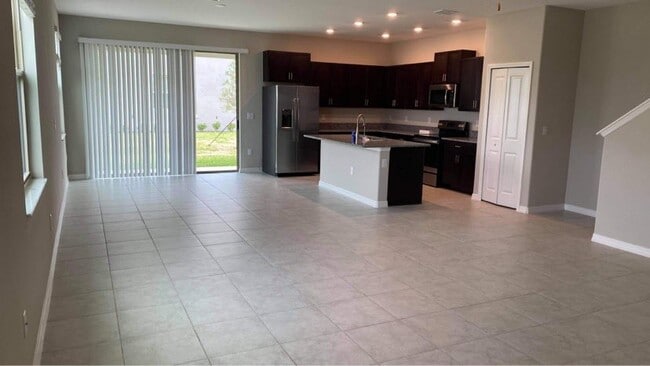 718 Royal Empress Dr in Ruskin, FL - Building Photo - Building Photo