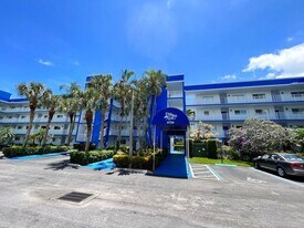 4734 Lucerne Lakes Blvd N in Greenacres, FL - Building Photo