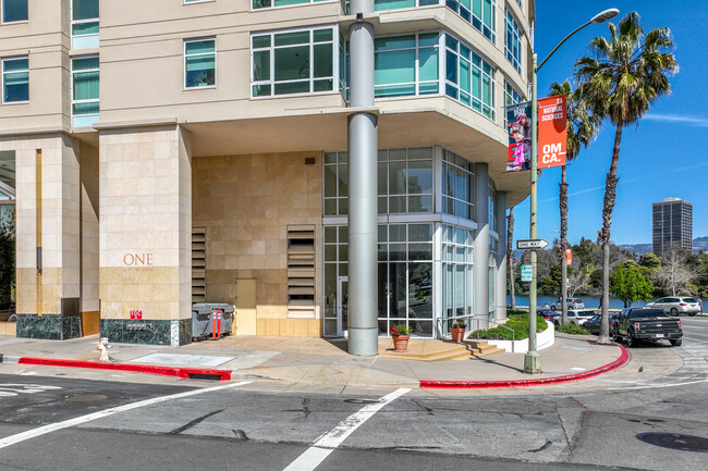 The Essex on Lake Merritt in Oakland, CA - Building Photo - Building Photo