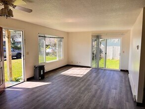 2130 Lewis St-Unit -2140 in North Bend, OR - Building Photo - Building Photo