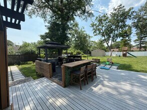 684 Pfingsten Rd in Northbrook, IL - Building Photo - Building Photo