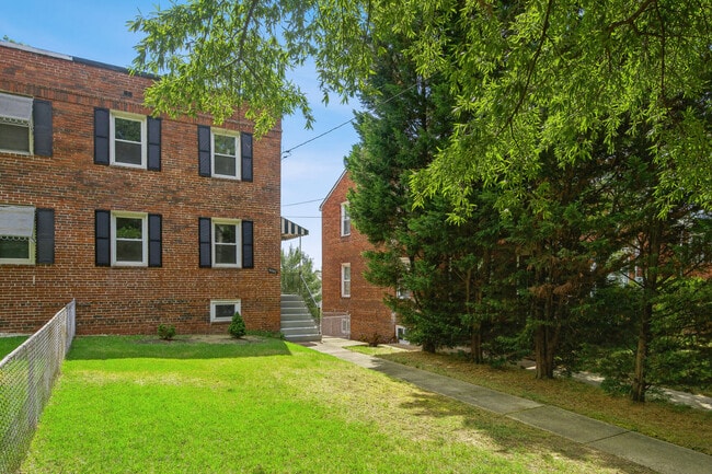 5053 11th St NE in Washington, DC - Building Photo - Building Photo