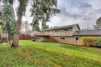 18840 Shenandoah Dr in Oregon City, OR - Building Photo - Building Photo