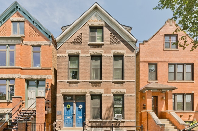 property at 2139 N Oakley Ave
