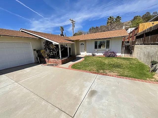 19821 Merryhill St in Santa Clarita, CA - Building Photo - Building Photo
