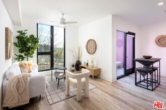 7617 Santa Monica Blvd in West Hollywood, CA - Building Photo - Building Photo