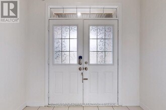 74 Davenfield Cir in Brampton, ON - Building Photo - Building Photo