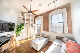 1015 Grand St in Hoboken, NJ - Building Photo - Building Photo