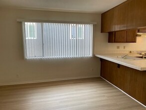 4040 W 130th St-Unit -9 in Hawthorne, CA - Foto de edificio - Building Photo