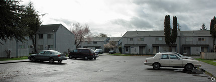 Hillhouse Apartments in Albany, OR - Building Photo - Building Photo