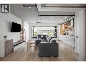 4223 Hastings St in Burnaby, BC - Building Photo - Building Photo