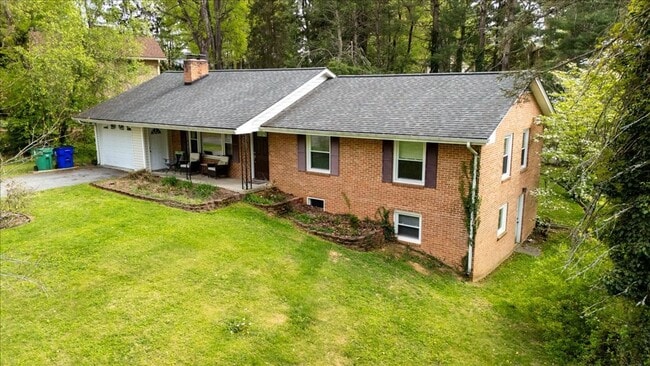 701 Elizabeth Dr in Blacksburg, VA - Building Photo - Building Photo