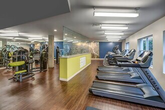 Ashton Sherman Village in Valley Village, CA - Foto de edificio - Building Photo