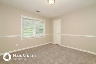 8218 Lakeview Dr SW in Covington, GA - Foto de edificio - Building Photo