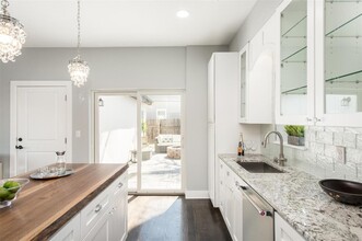 3700 W 49th Ave in Denver, CO - Foto de edificio - Building Photo