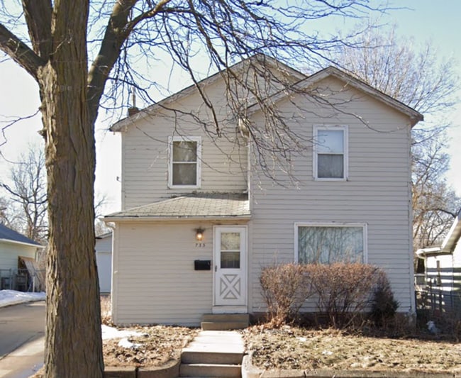 733 S 4th Ave
