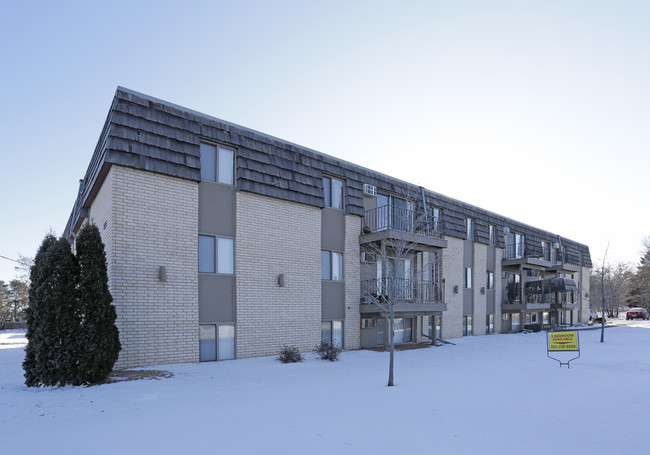 Elk Crossing Apartments in Elk River, MN - Building Photo - Building Photo