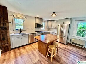 181 E Moorestown Rd in Wind Gap, PA - Foto de edificio - Building Photo