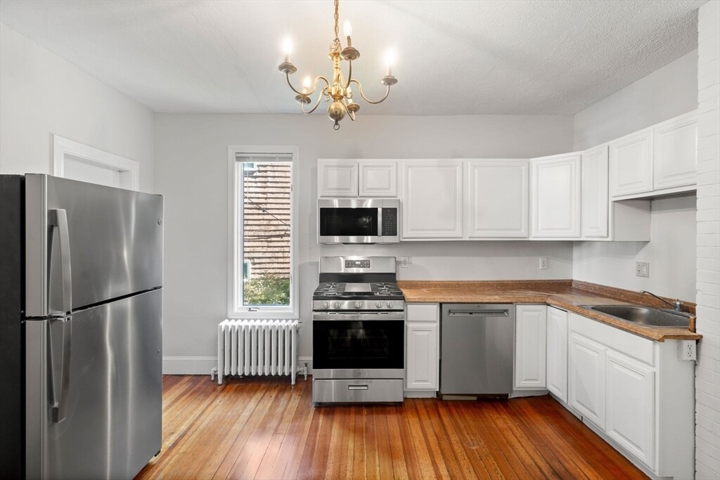 47 Wallingford Rd in Boston, MA - Foto de edificio