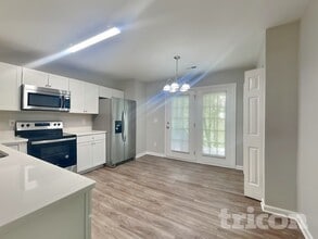 705 Continental Dr in Concord, NC - Foto de edificio - Building Photo