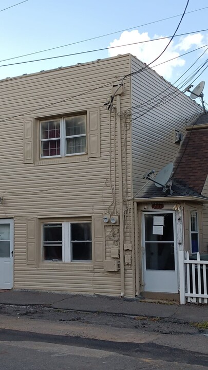 731 W 5th St, Unit 731 in Hazleton, PA - Building Photo