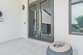 585 Dolphin Ave SE in St. Petersburg, FL - Building Photo - Building Photo