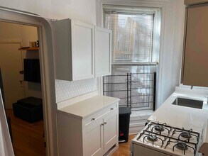 2057 N Sheffield Ave in Chicago, IL - Building Photo - Building Photo