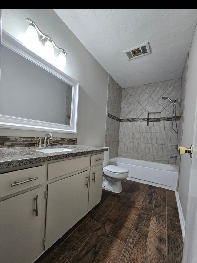 7455 Calder Ave in Beaumont, TX - Building Photo - Building Photo