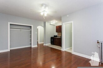 6930 N Greenview Ave in Chicago, IL - Foto de edificio - Building Photo