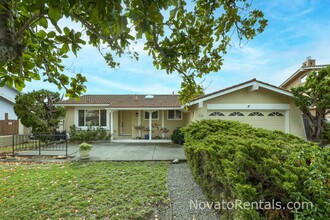 2149 Feliz Dr in Novato, CA - Foto de edificio - Building Photo