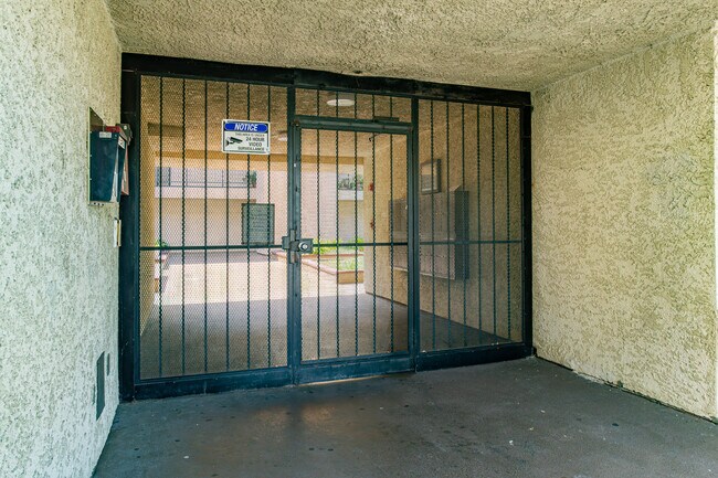 370-378 Myrtle St in Glendale, CA - Foto de edificio - Building Photo