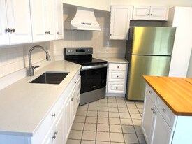 141 West St, Unit 1 in Litchfield, CT - Building Photo