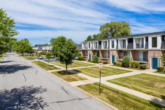 Emerson Square Apartments in Amherst, NY - Building Photo - Building Photo