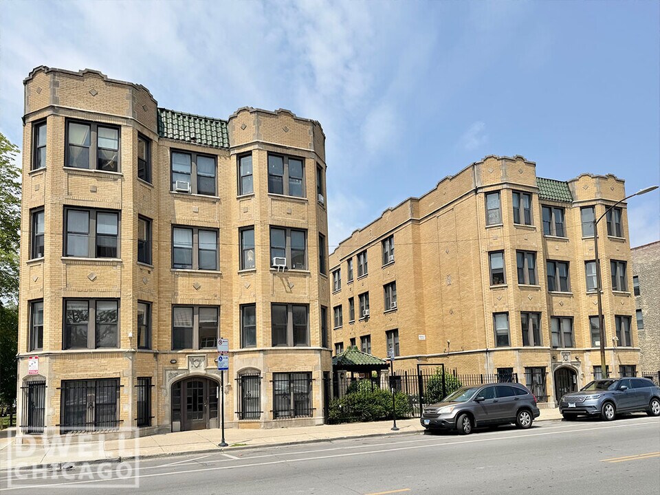 1500 N Kedzie Ave, Unit 1F in Chicago, IL - Building Photo