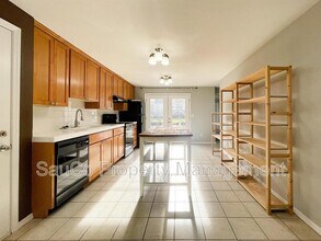 1734 NE Bryant St in Portland, OR - Building Photo - Building Photo