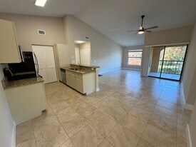 2070 Arbour Walk Cir in Naples, FL - Building Photo