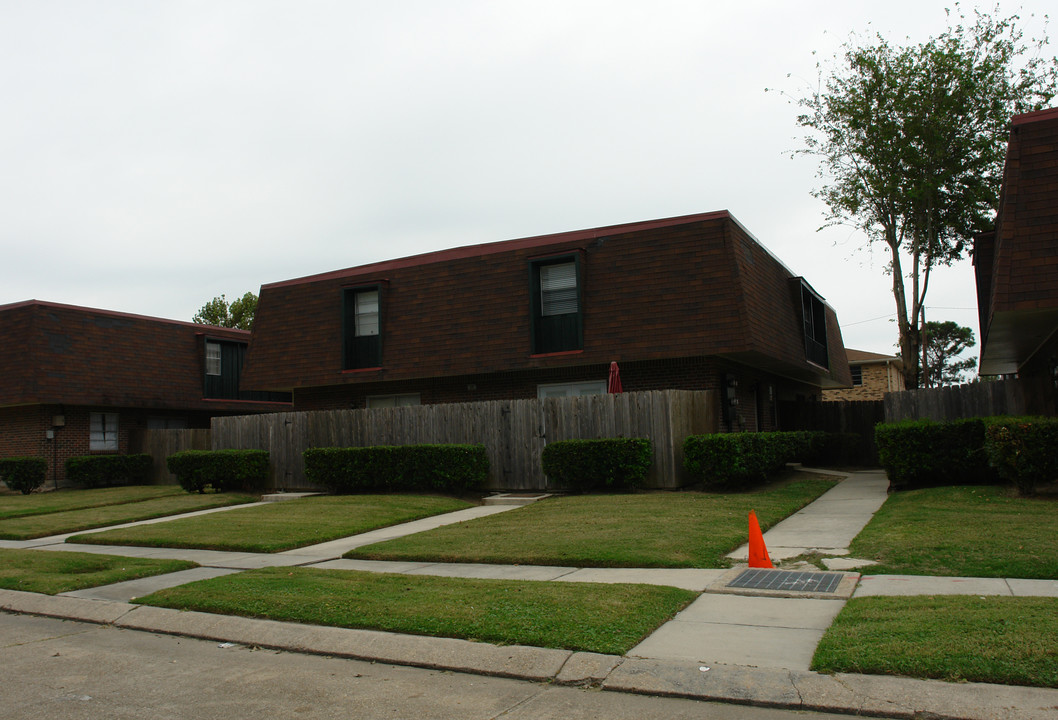 49 Antigua Dr in Kenner, LA - Building Photo