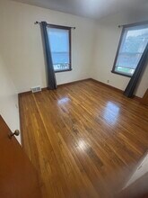8223 W North Ave, Unit 3 in Wauwatosa, WI - Building Photo - Building Photo