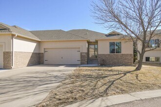 7610 S Peregrine Pl in Sioux Falls, SD - Building Photo - Building Photo
