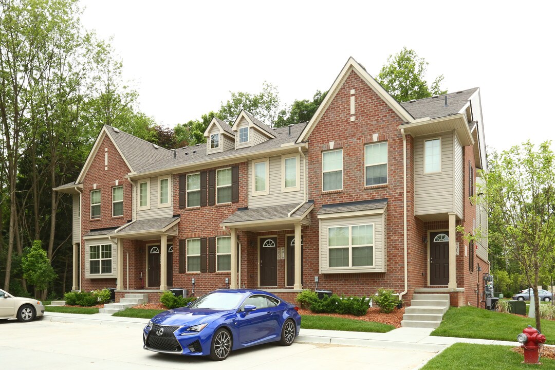 Clover Apartments in Ypsilanti, MI - Foto de edificio