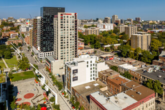 1424 Saint-Laurent Boul in Montréal, QC - Building Photo - Building Photo