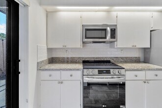 557 Green Springs Pl in West Palm Beach, FL - Building Photo - Building Photo