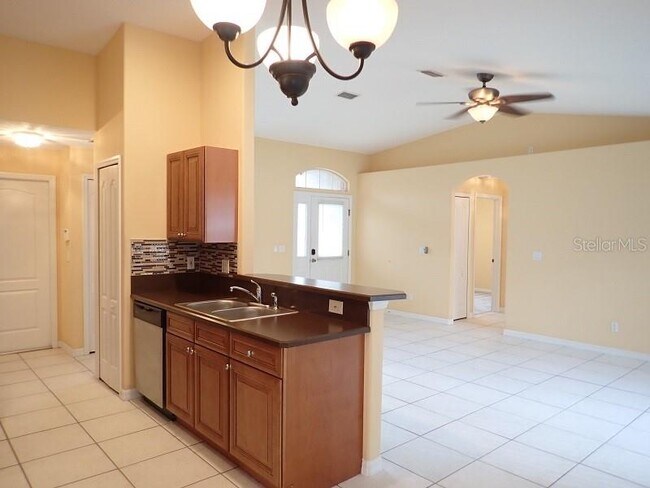 12 Point of Woods Dr in Palm Coast, FL - Building Photo - Building Photo