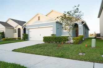 3933 Angola Ln in Sanford, FL - Building Photo - Building Photo