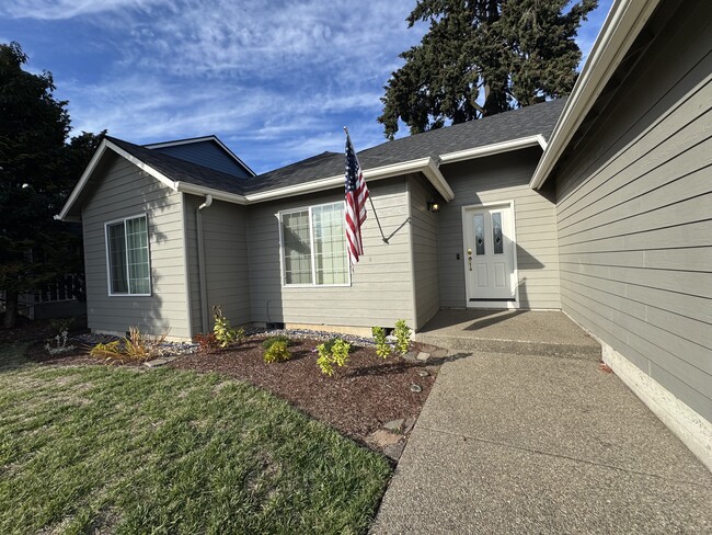 1105 Orchardview Ave NW in Salem, OR - Building Photo - Building Photo